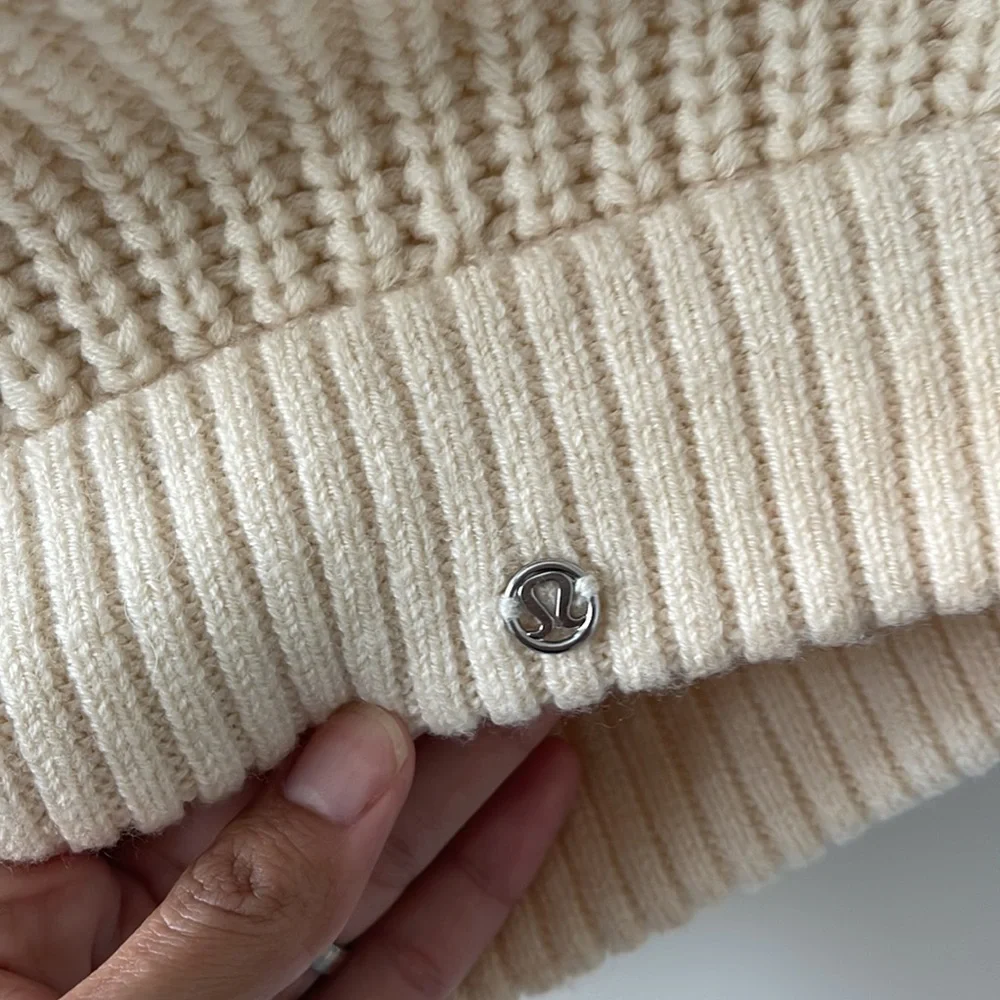Lululemon Falling Freely Neck Warmer